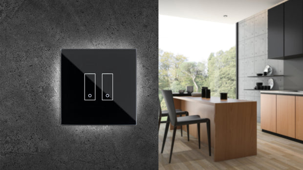 E2 PLUS touch schakelaar - zwarte plaat van gehard glas, met achtergrondverlichting.